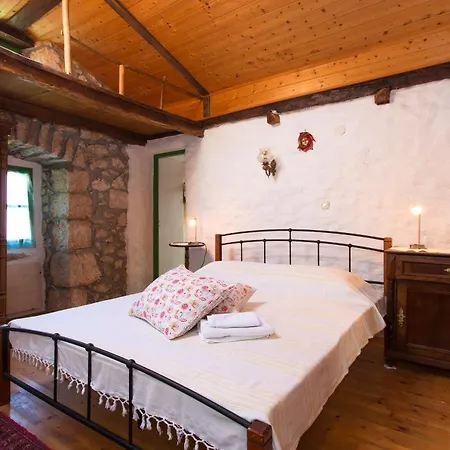 Hébergement de vacances Family Friendly House With A Parking Space Sveta Jelena, Opatija - 7729 Martina