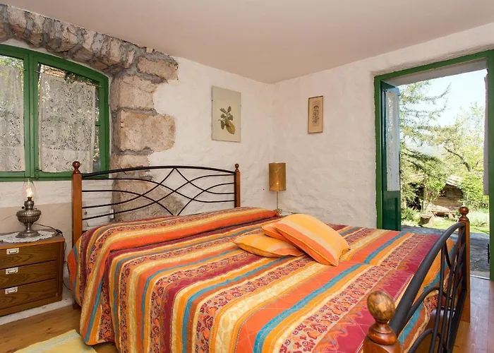 Semesterbostad Family Friendly House With A Parking Space Sveta Jelena, Opatija - 7729 Martina