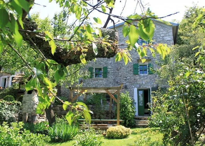Family Friendly House With A Parking Space Sveta Jelena, Opatija - 7729 Vakantiehuis