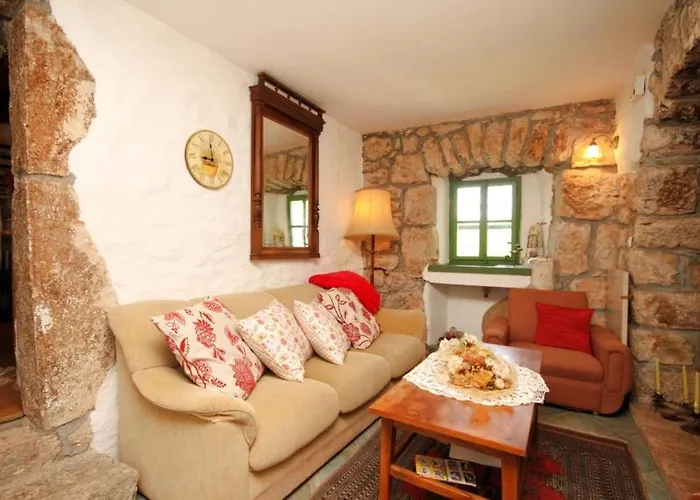 Family Friendly House With A Parking Space Sveta Jelena, Opatija - 7729 Vakantiehuis